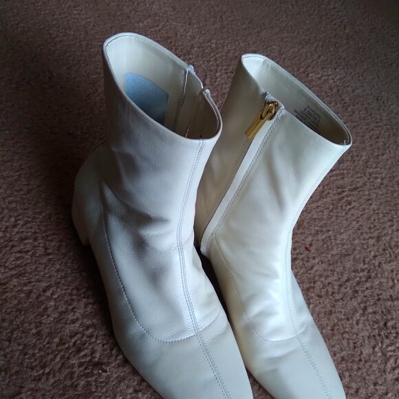 Vince Camuto ankle boots in ivory - Picture 8 of 11